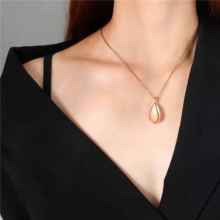 Teardrop Pendant - Natural Grace